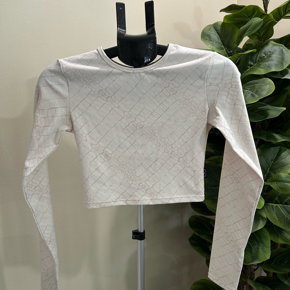 Lici Fit Women's Cream Crocodile Print Cropped Top